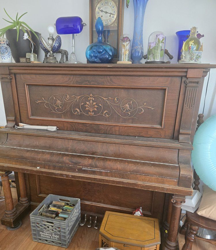 Bush and gerts antique piano
