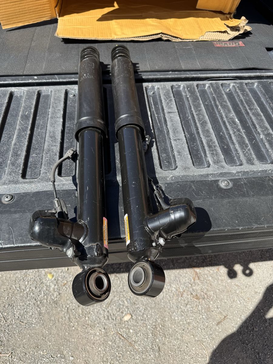 2022 - 2025 TOYOTA TUNDRA REAR PAIR ELECTRONIC SUSPENSION SHOCK ABSORBER OEM