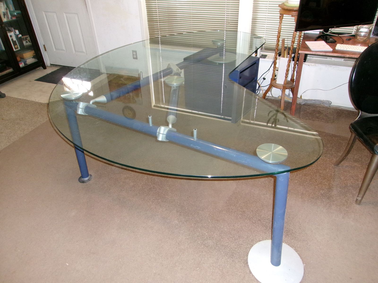 MODERN TEMPERED GLASS EXECUTIVE DESK – LARGE & STYLISH!