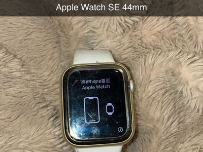 Apple Watch SE 44mm Gold Case with White Sport Band