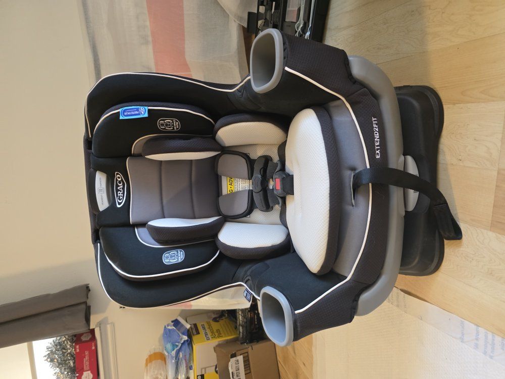 Graco Extend2Fit Convertible Car Seat