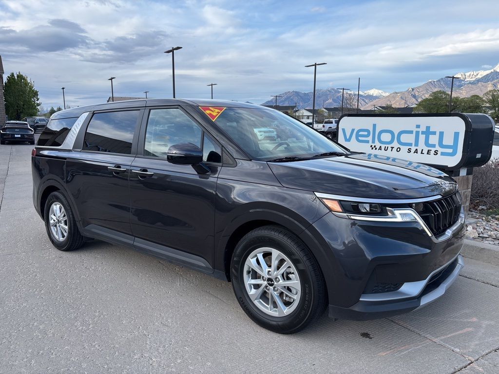 2024 Kia Carnival LX