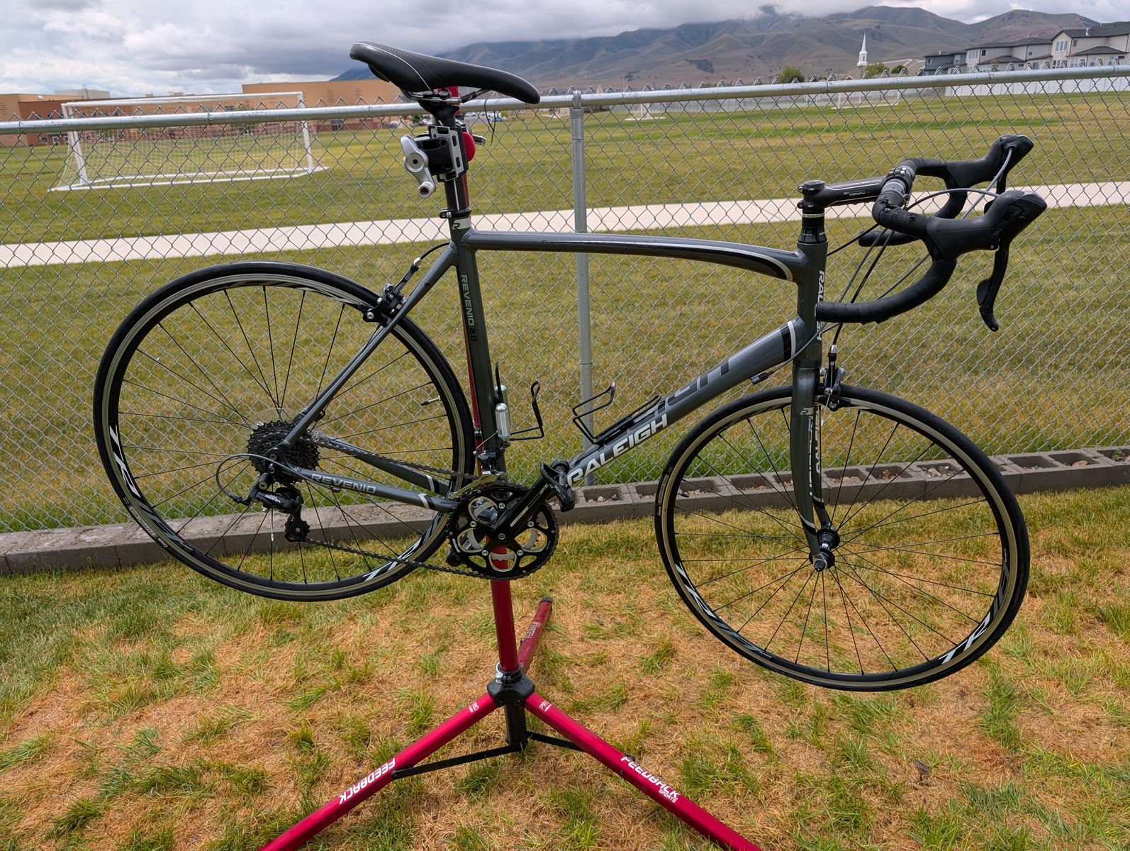 Raleigh Revenio 2.0 Road Bike Large – Excellent Condition