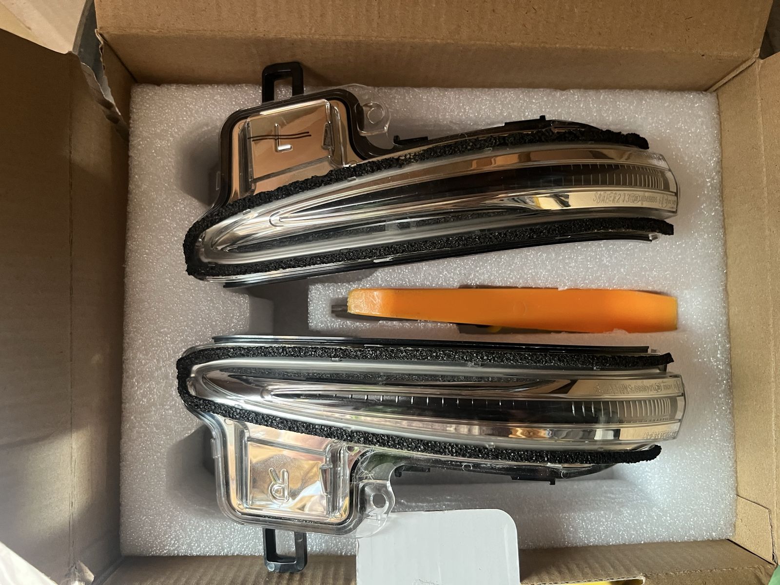 Tacoma mirror turn signals.