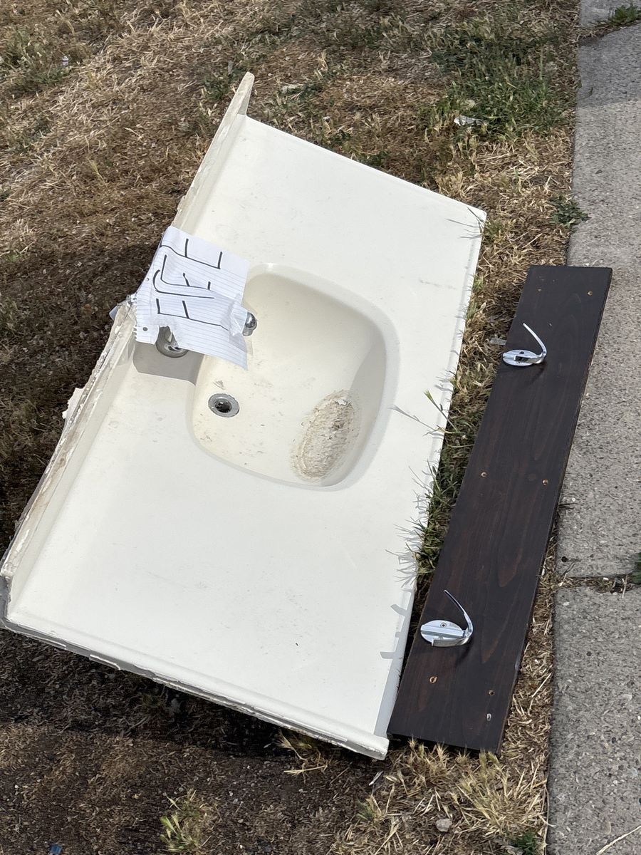Free sink and hook