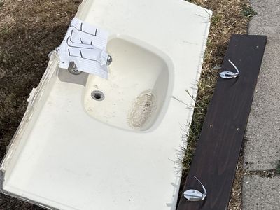 Free sink and hook