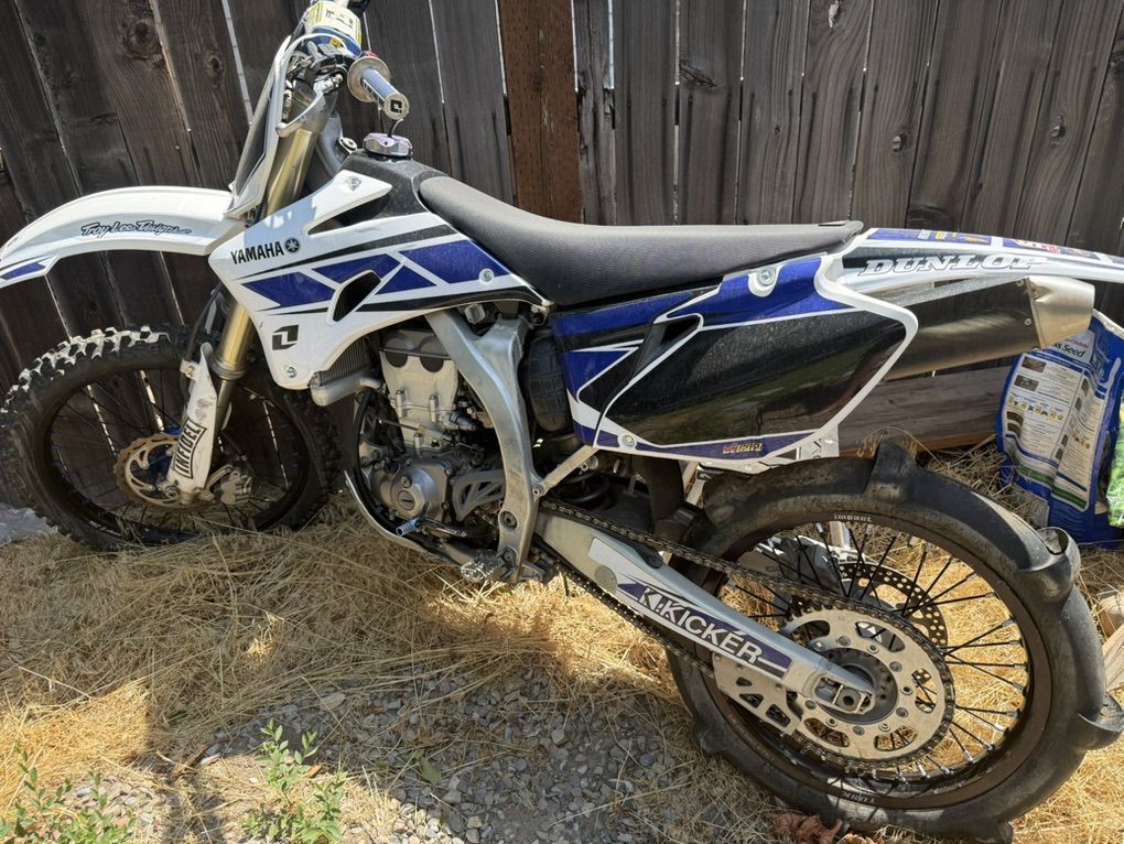 2006 Yamaha YZ450F Dirt Bike