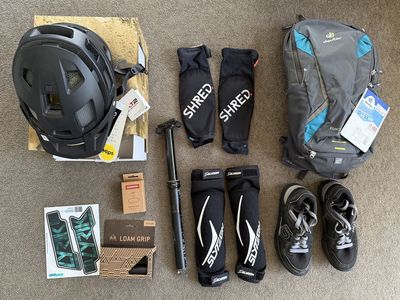 ️ Women’s MTB Clothing + Bike Gear (New & Used)