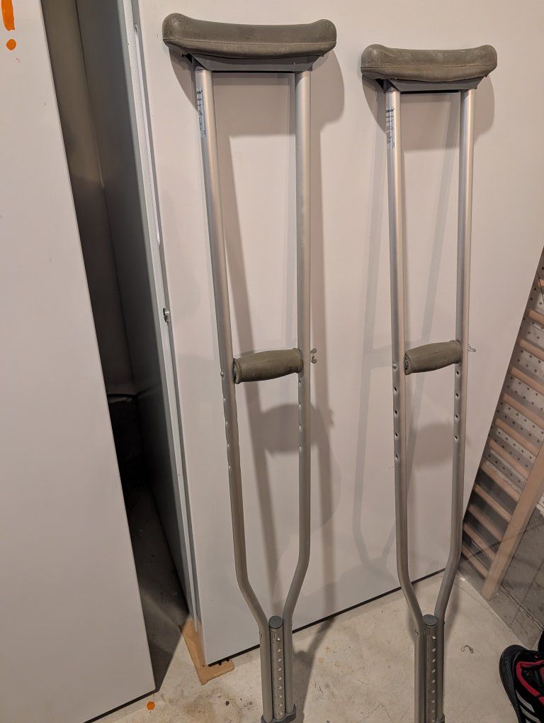 Guardian MDSV805 Crutches - Adjustable Aluminum Walking Aid