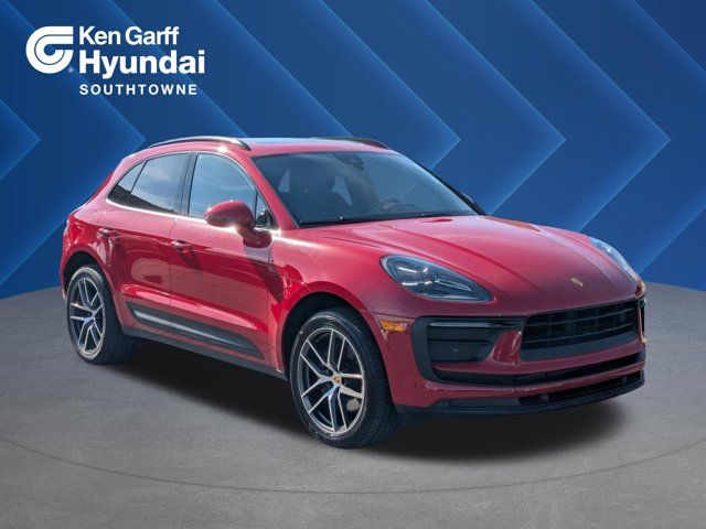 2022 Porsche Macan Base