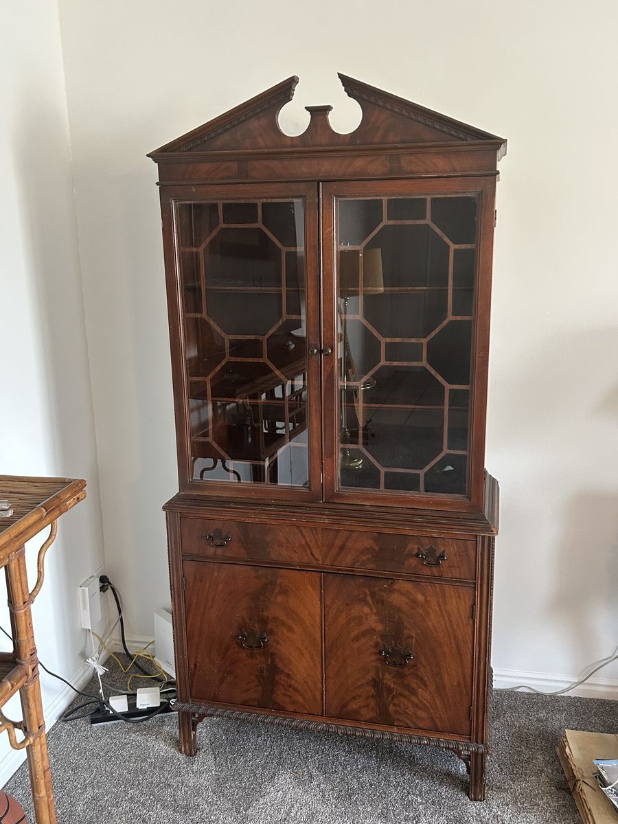 Vintage Federal Style Mahogany Hutch - Excellent heirloom condition