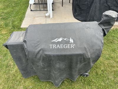 Traeger Wood Pellet Smoker- Works Great, Includes Cover and wood pellets.
