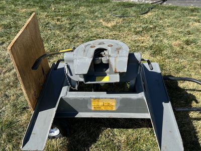 B & W Companion Gooseneck 5 Th Wheel Hitch