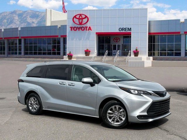 2024 Toyota Sienna LE 8-Passenger