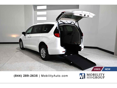 2024 Chrysler Voyager LX
