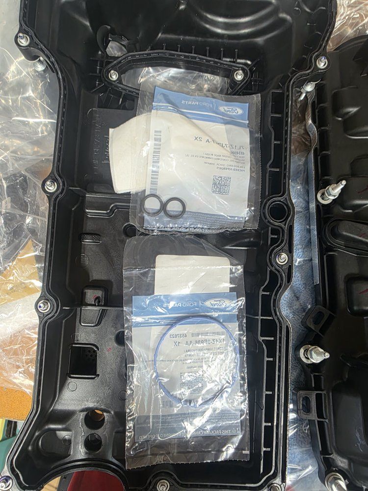 Genuine OEM Ford Valve Covers Set with Seals 7L1Z-6582-A & Accessories