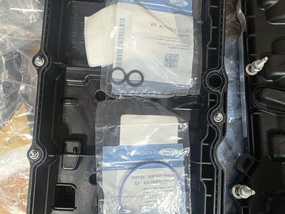 Genuine OEM Ford Valve Covers Set with Seals 7L1Z-6582-A & Accessories