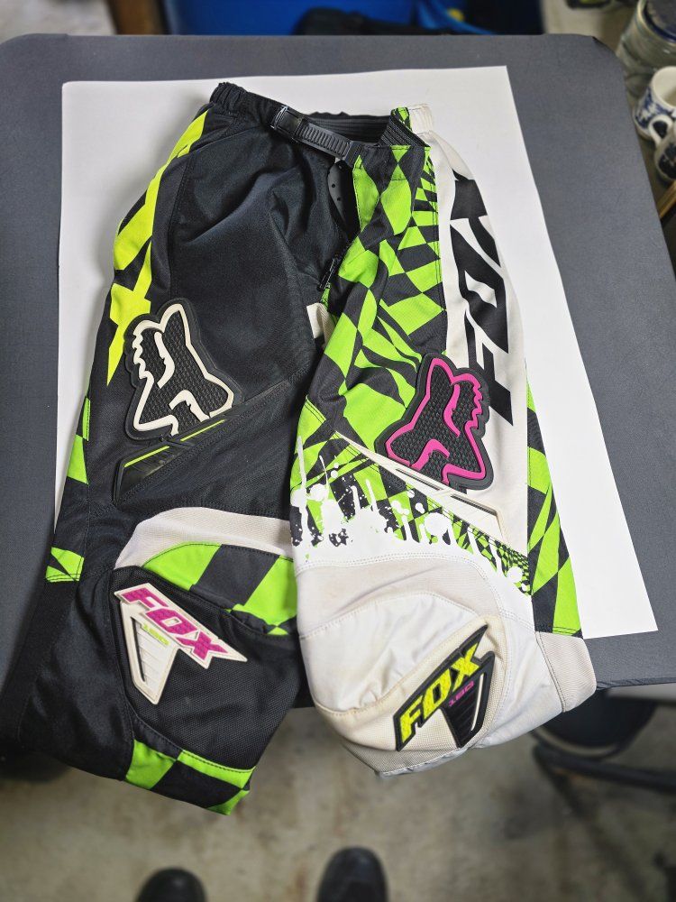 Fox Racing 180 Motocross Gear Combo Set

​Jersey Size: Large (L)

​Pants Size: 32

​