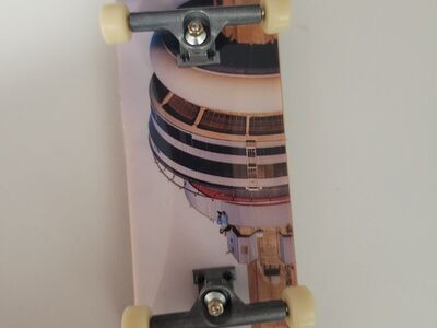 Tech deck fingerboard