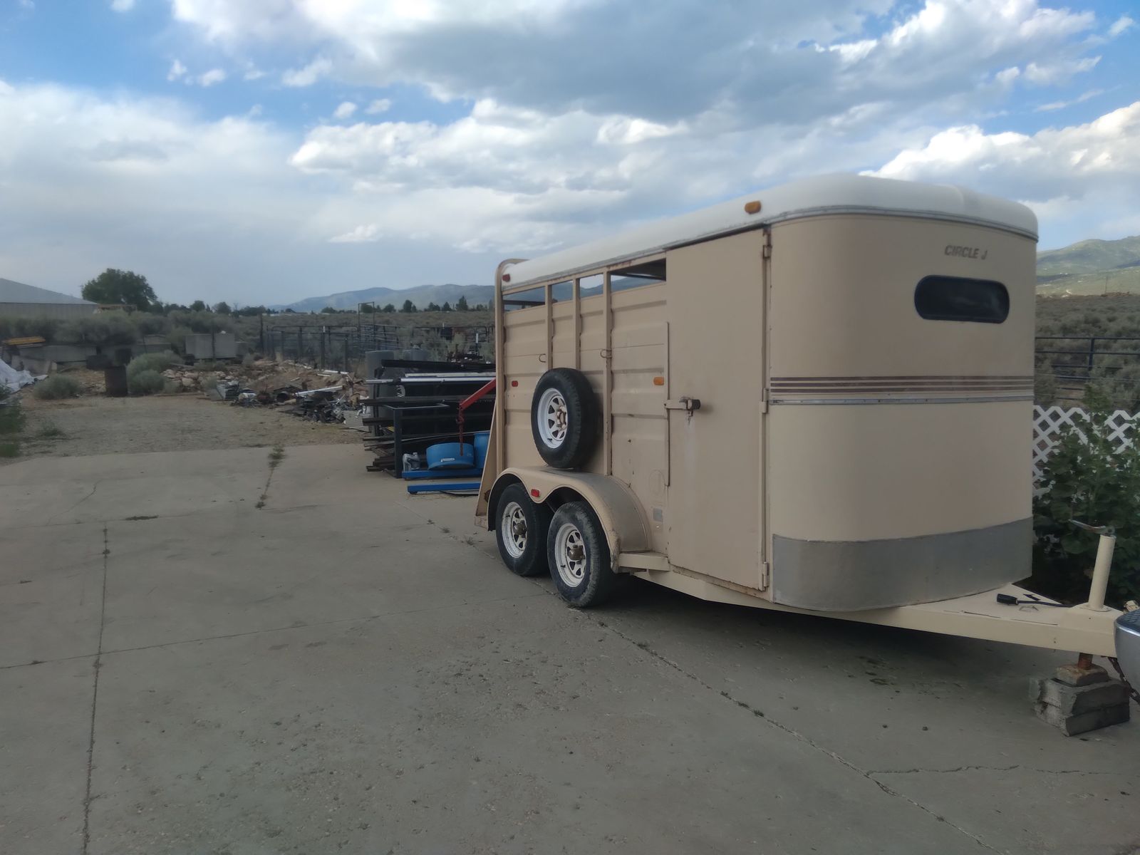 Circle J 2 horse slanted trailer