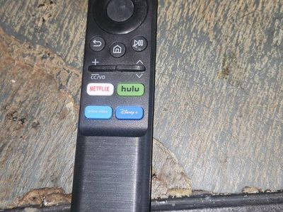 Samsung UN50NU6900 50-inch 4K Smart UHD TV (UN50NU6900BXZA) with Remote, Excellent Condition