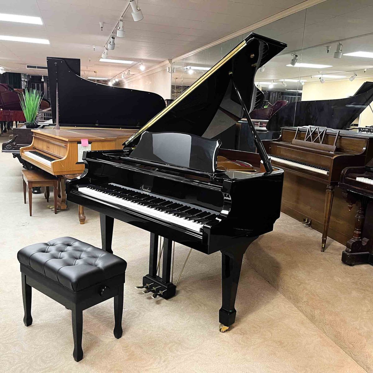 LIKE NEW GRAND PIANO
