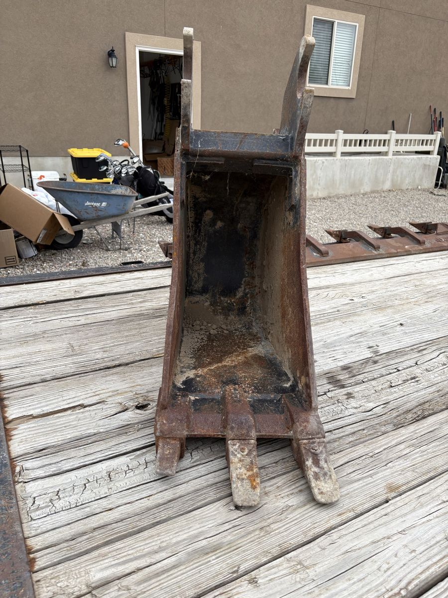 12” Kubota Bucket with teeth