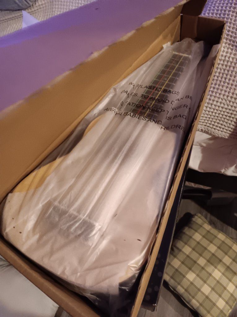 Everjoys Hawaiian Ukulele Starter Set in Original Box