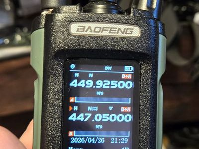 Tri band Baofeng " DIGITAL "DM-32 Ham Radio