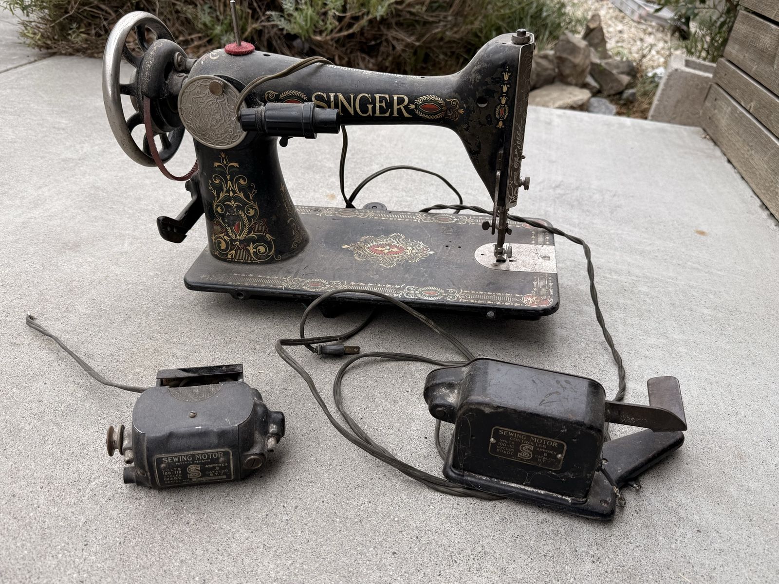 Vintage Singer Sewing Machine with Motor and Controller