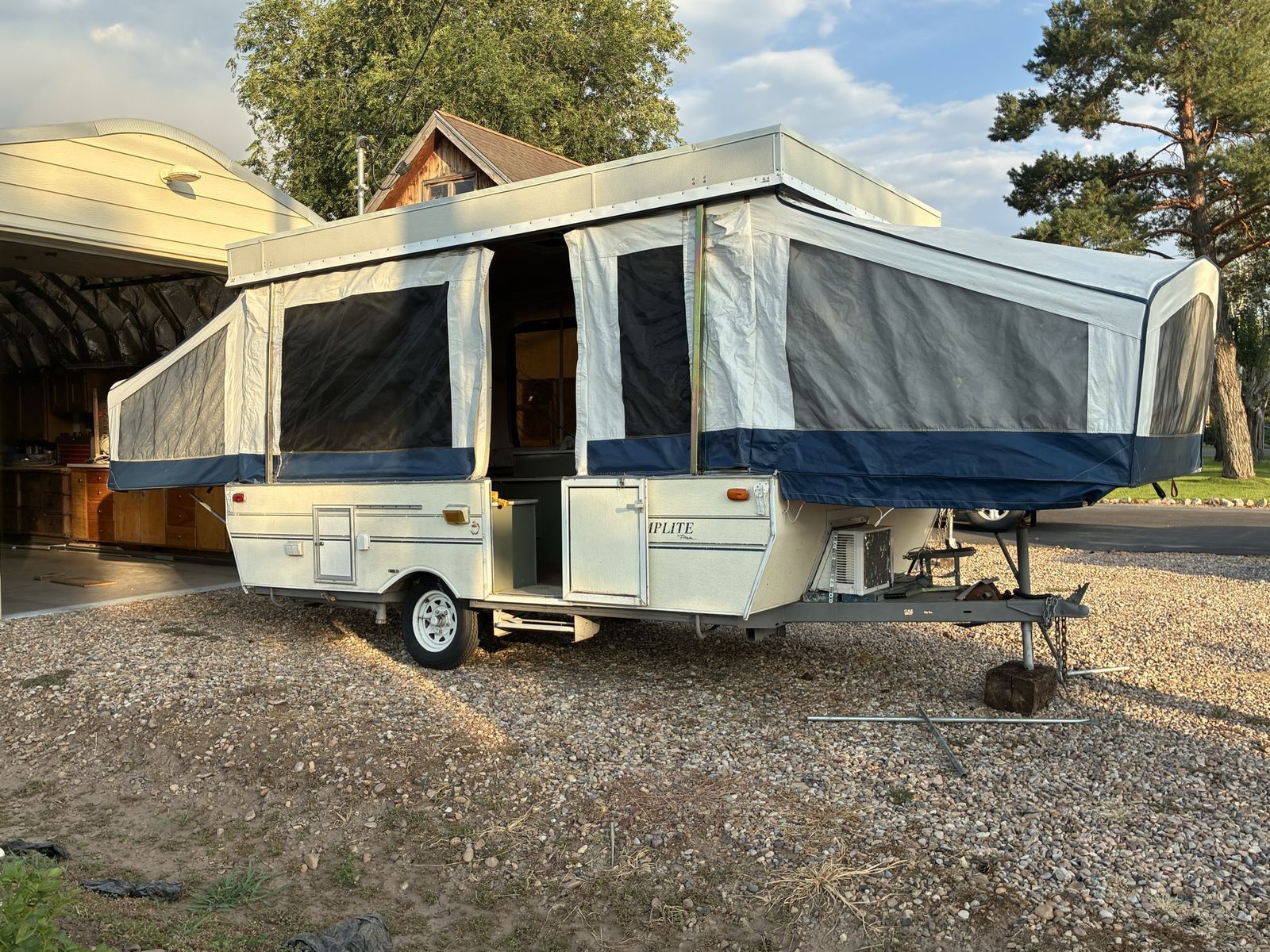 21.5 foot Long pop-up camper tent trailer, 1998 campsite, with air conditioner, 2 queen beds, 