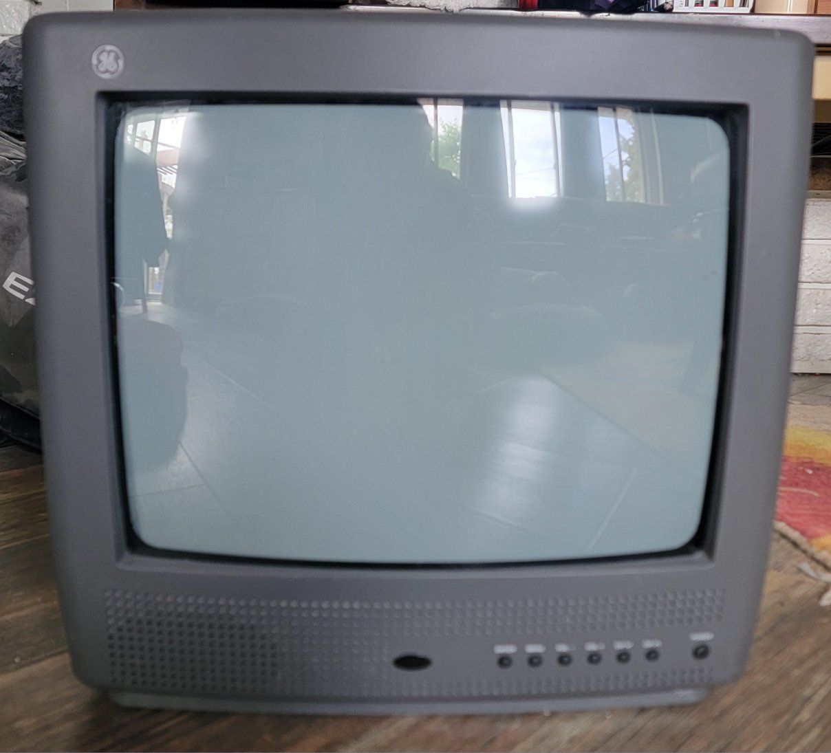 Vintage 1995 GE 13" tube TV