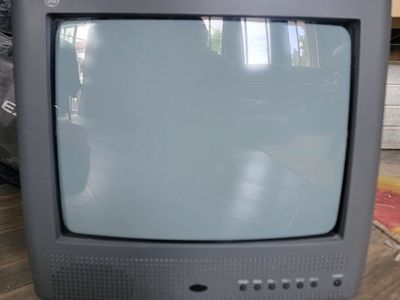 Vintage 1995 GE 13" tube TV