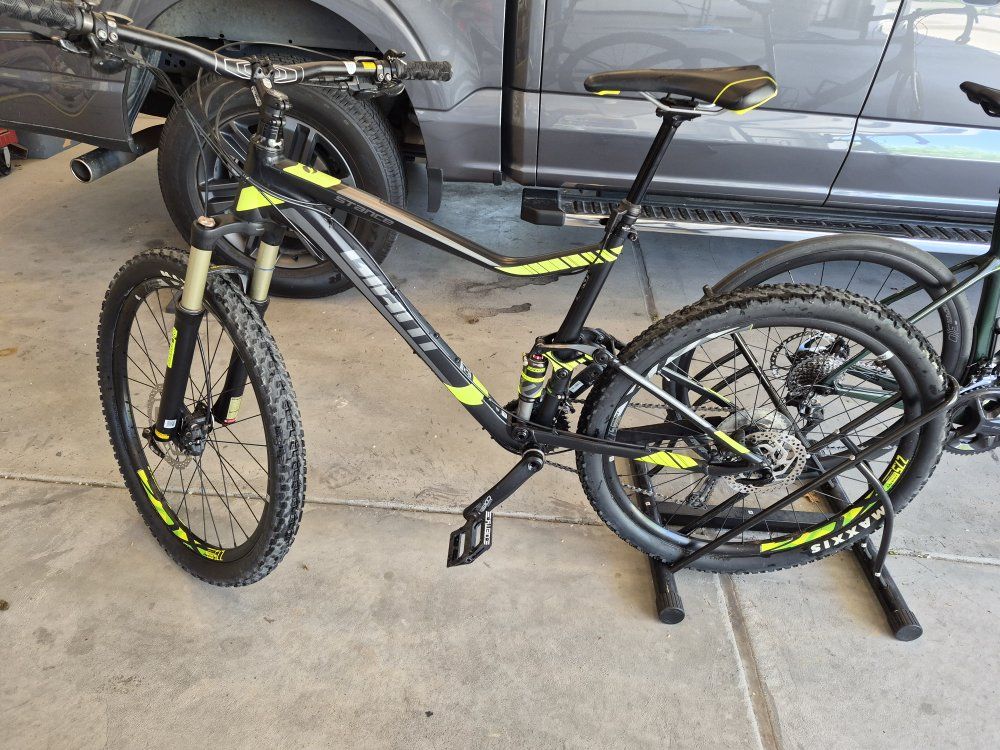 Giant Stance Mountain Bike