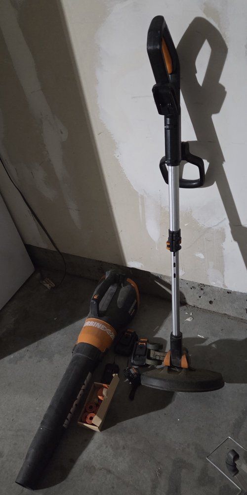 WORX GT 3.0 Trimmer & Blower Combo Kit - 20V Cordless with 2 batteries, charger and extra trimmer line