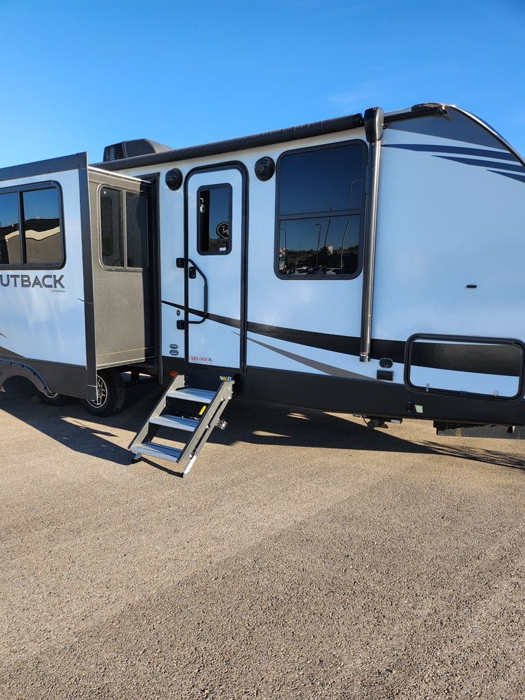 2021 Outback 260 UML Trailer