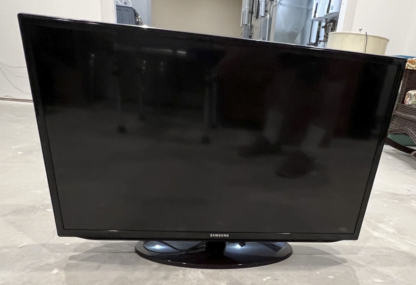 SAMSUNG UN32H5201AF 32" 1080P 120 CMR LED SMART TV