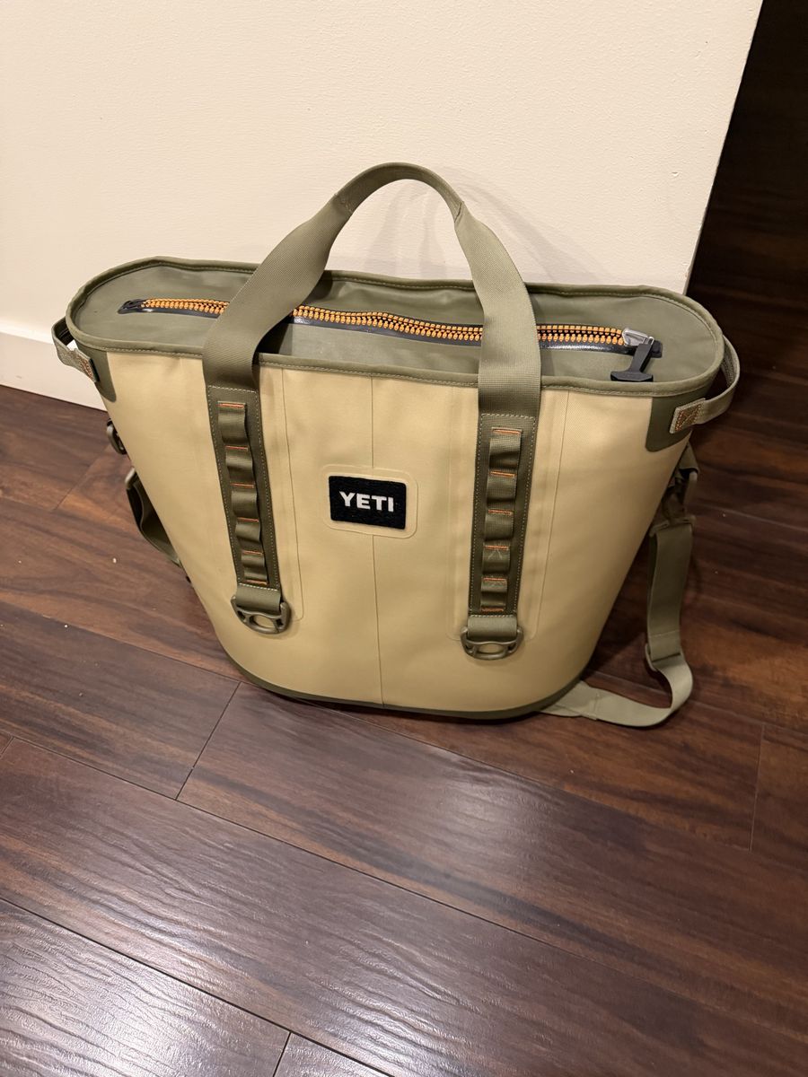 Yeti Hopper 40 Field Tan/Olive Green with Orange Blaze Interior Soft Cooler
