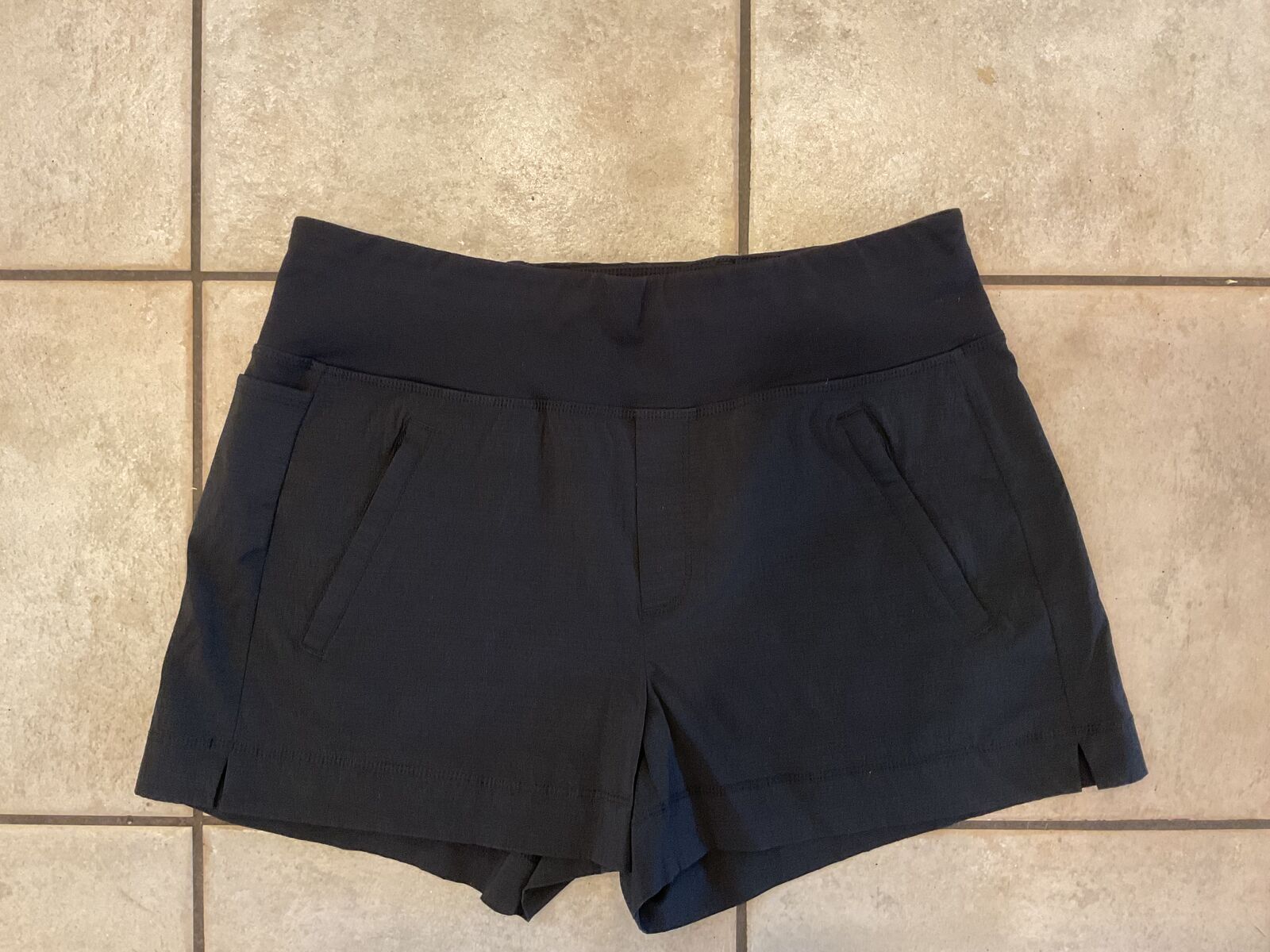 Athleta Size 8 -Trekkie North Shorts