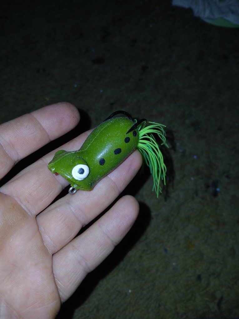 Green Frog Topwater Popper Fishing Lure with Skirted Tail