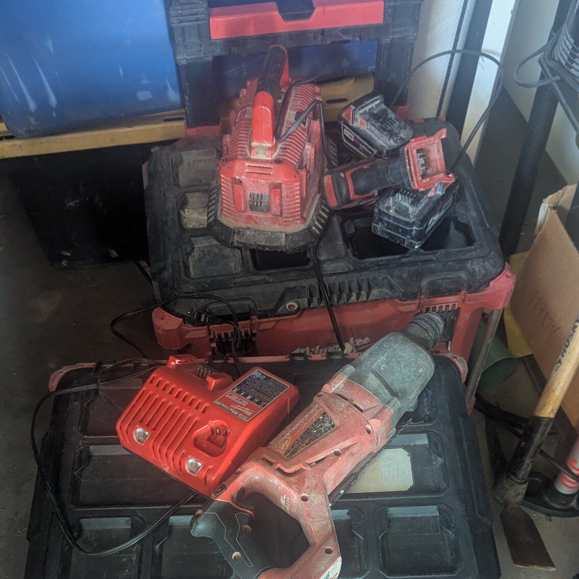 Rolling packout w/2 Xtra boxes Drills batt/chgrg