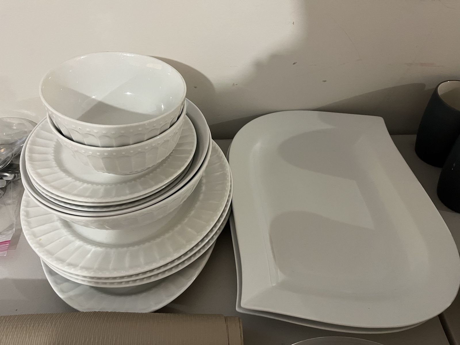 Gibson white plate set, 10 pieces + 1 Ikea bowl + 2 serving plates 5’(total 13 pieces)