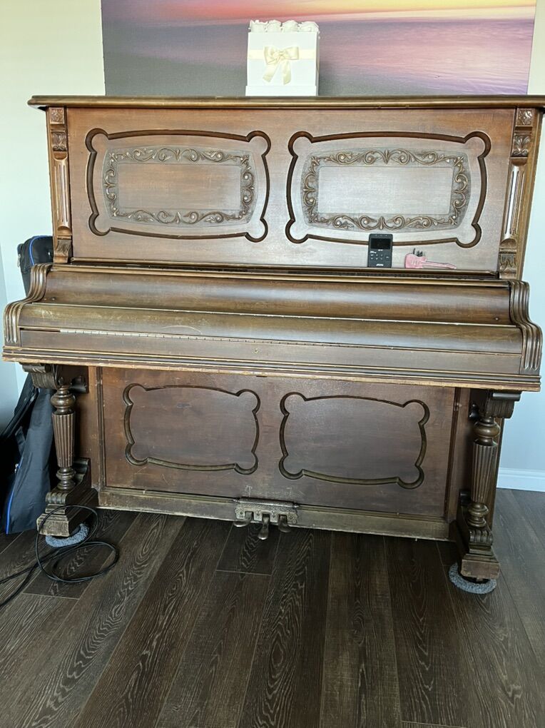Vintage Piano