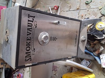 Stand up propane smoker