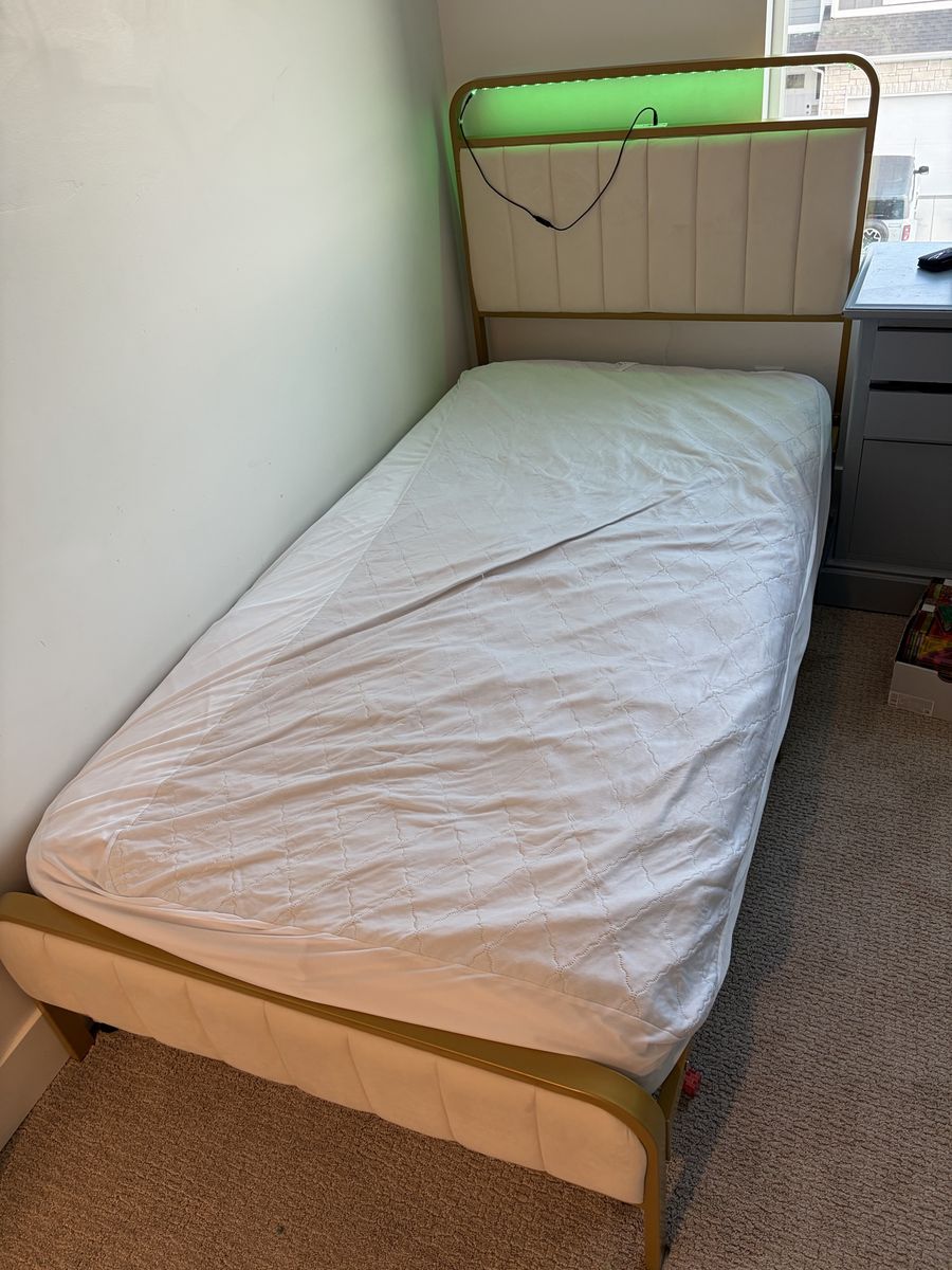 Twin Bed Frame w/ Mattress