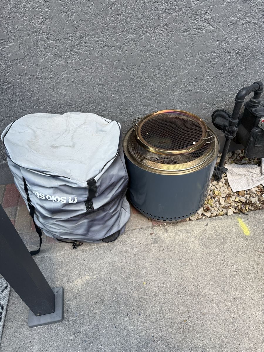 Solo Stove Bonfire Bundle | Lid, Spark Screen & Carry Bag | Excellent Condition