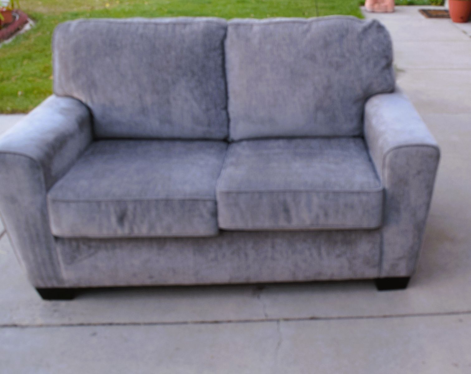Love seat / Sofa