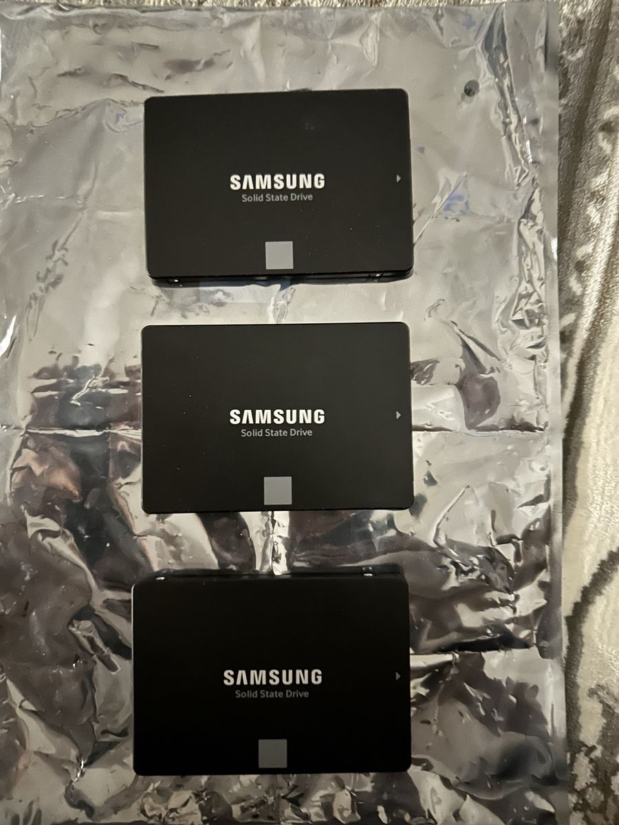 Three Samsung EVO SATA 500 GB SSD 2.5 Inch Internal 