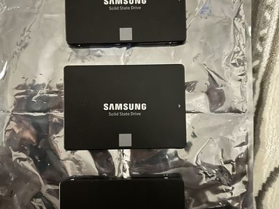 Three Samsung EVO SATA 500 GB SSD 2.5 Inch Internal
