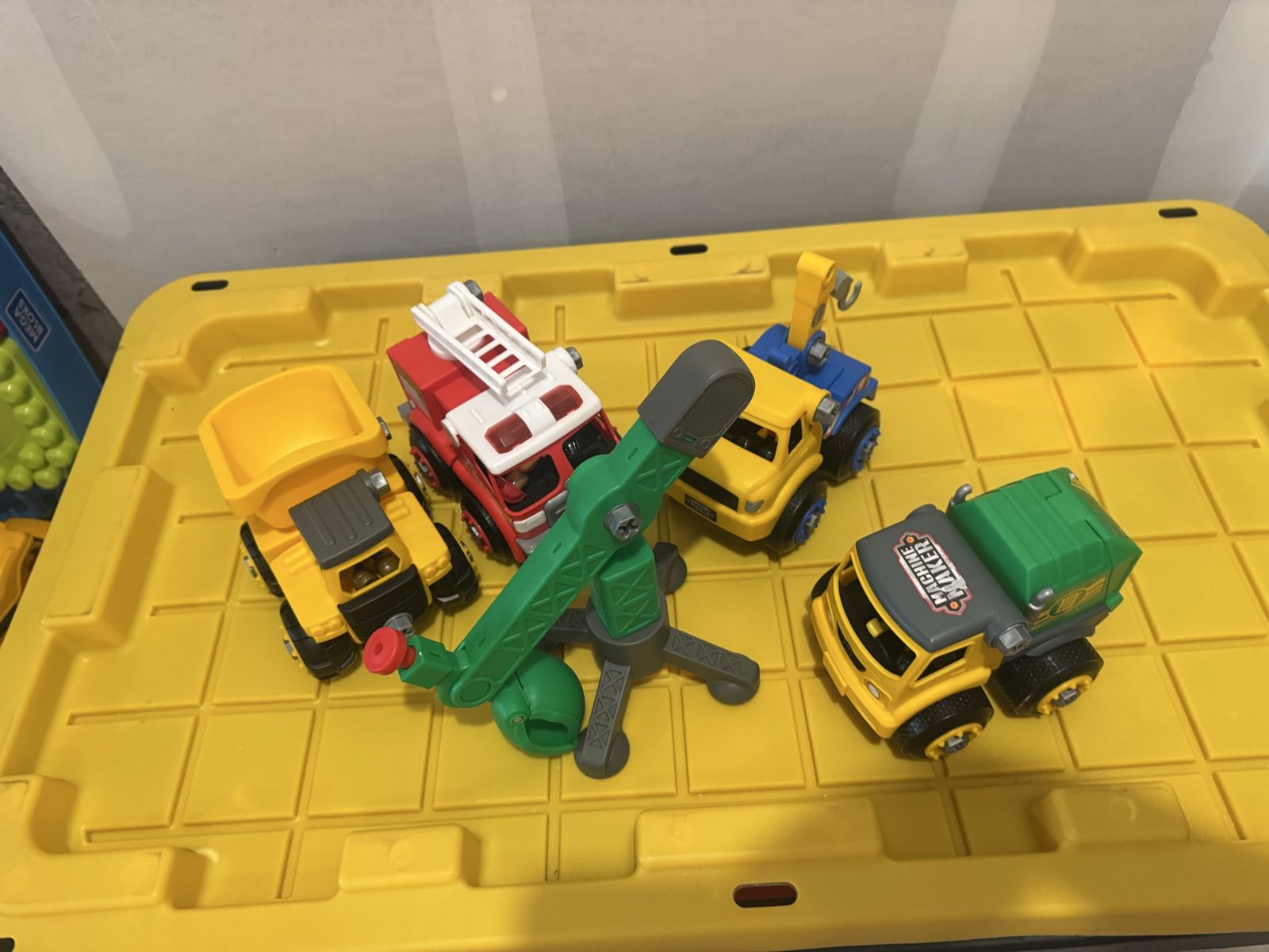 Machine Maker Construction Vehicle Set with Toy Crane and Trucks